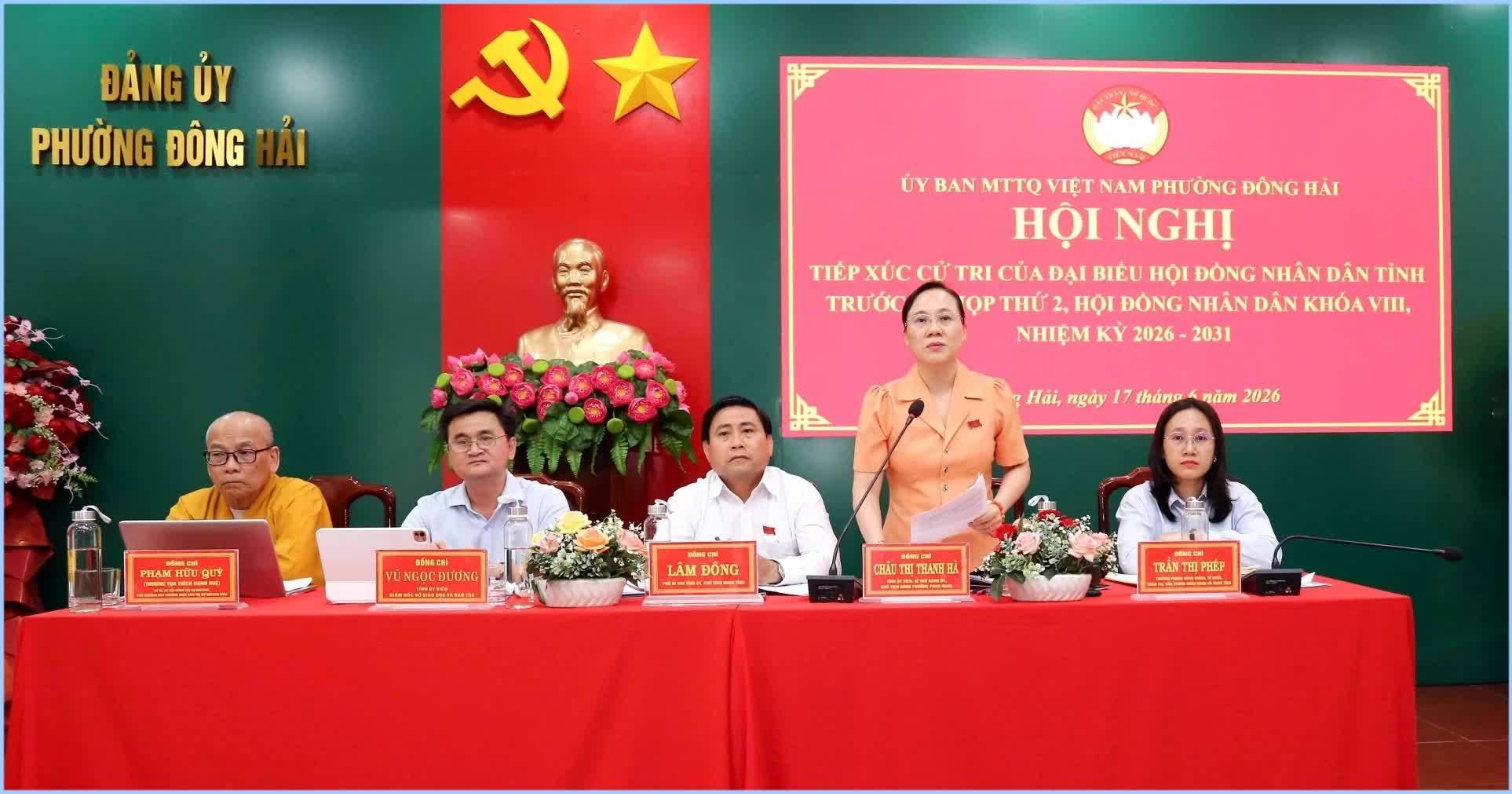 Chủ tịch HĐND tỉnh Khánh Hòa và các đại biểu HĐND tỉnh tiếp xúc cử tri phường Đông Hải