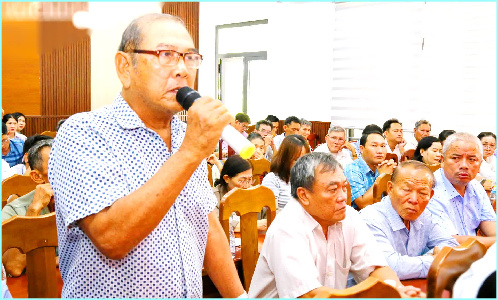 Chủ tịch HĐND tỉnh Lâm Đông và các đại biểu HĐND tỉnh tiếp xúc cử tri phường Đông Hải