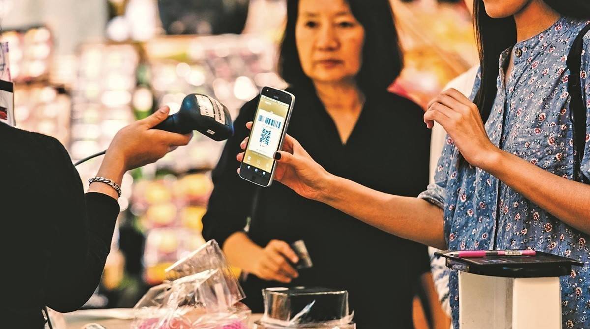 Phí quét QR ngoại tệ 0,33% và tham vọng số hóa 95% tài khoản người trưởng thành