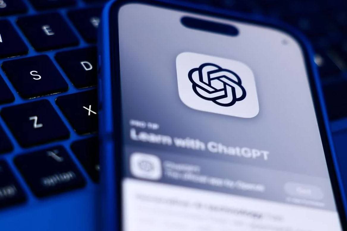 ChatGPT lần đầu mất mốc 50% thị phần, Gemini và Claude tăng tốc
