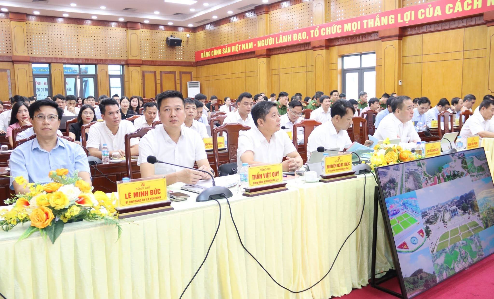 Các đại biểu tham dự hội nghị