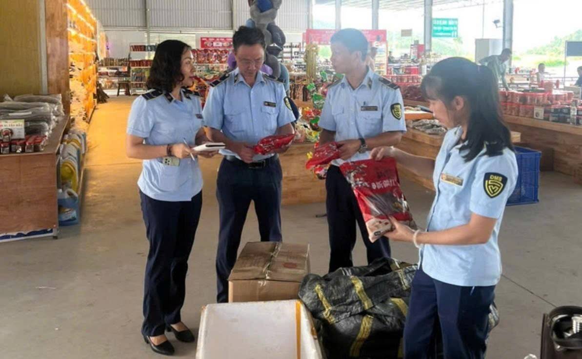 Phá nhiều kho hàng giả tại Lào Cai và Sa Pa, khởi tố hình sự loạt đối tượng