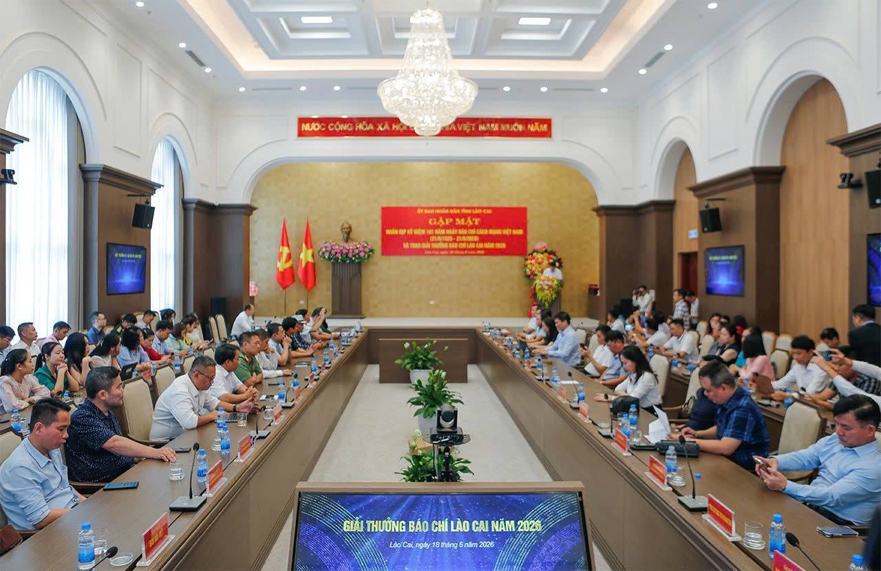 Quanng cảnh hội nghị