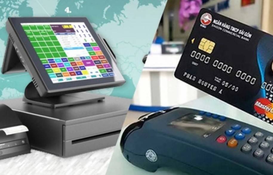 Máy POS đang trở thành giải pháp thay thế tiền mặt truyền thống nhờ tính năng thanh toán đa dạng. Chỉ cần quẹt thẻ, chạm NFC hay scan QR, các cửa hàng có thể xử lý giao dịch nhanh, chính xác và đồng bộ dữ liệu doanh thu, tồn kho, từ đó giúp vận hành kinh doanh chuyên nghiệp hơn.