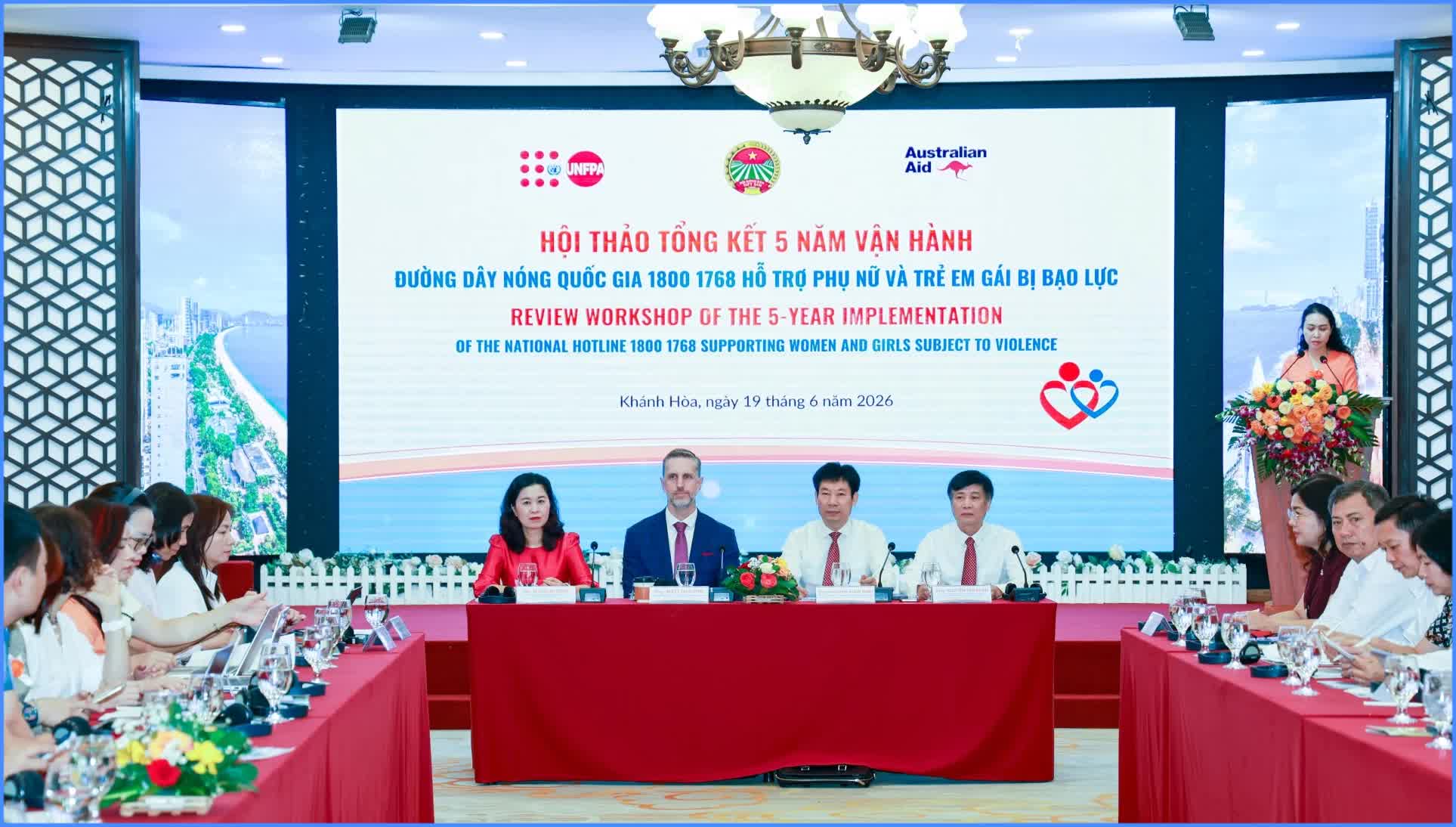 Hội thảo tổng kết vận hành Đường dây nóng hỗ trợ phụ nữ và trẻ em gái bị bạo lực