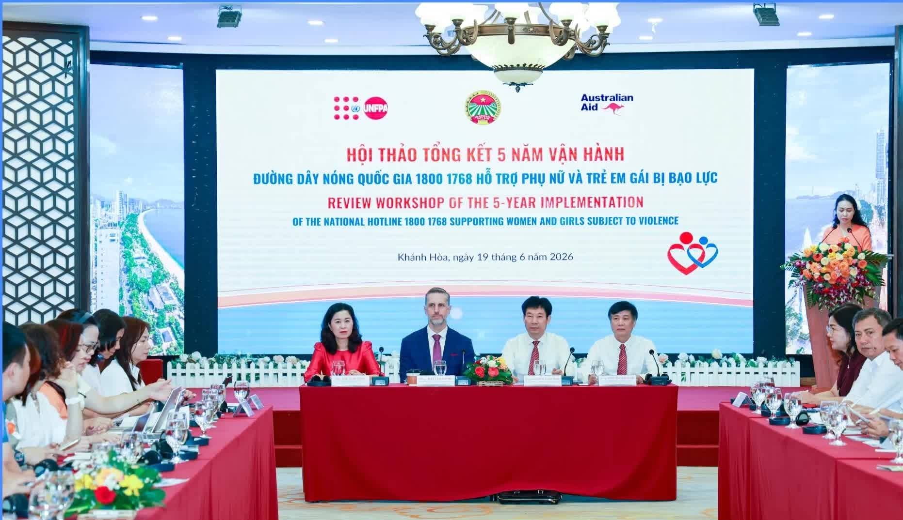 Hội thảo tổng kết vận hành Đường dây nóng hỗ trợ phụ nữ và trẻ em gái bị bạo lực
