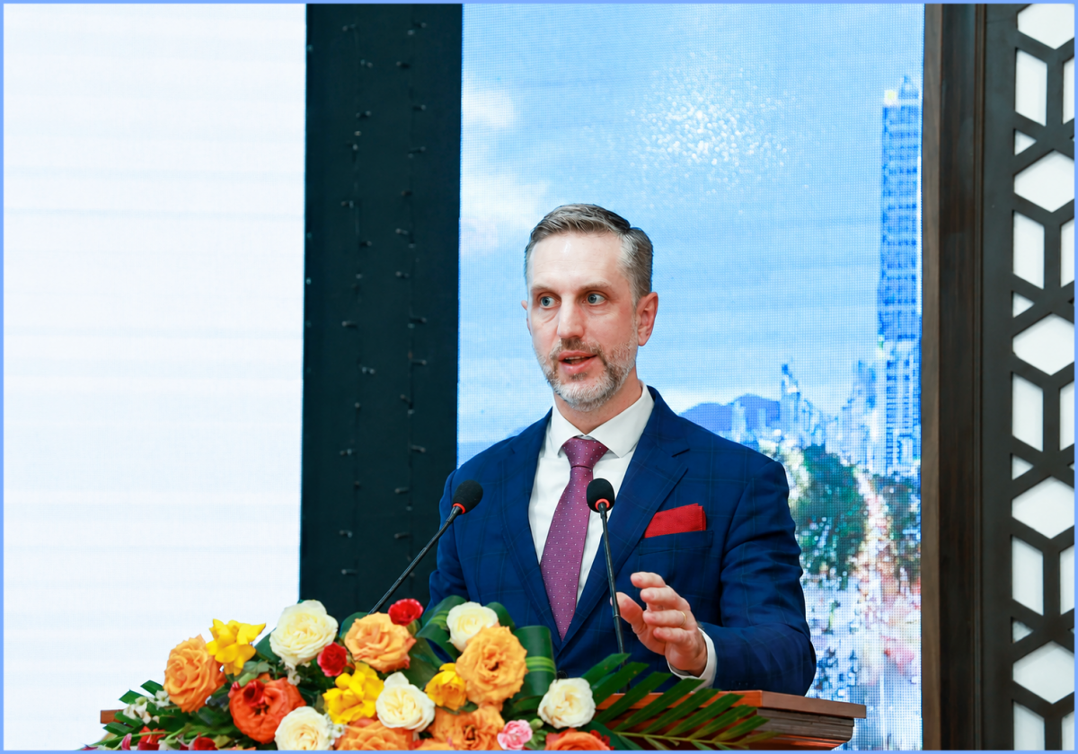 Hội thảo tổng kết vận hành Đường dây nóng hỗ trợ phụ nữ và trẻ em gái bị bạo lực