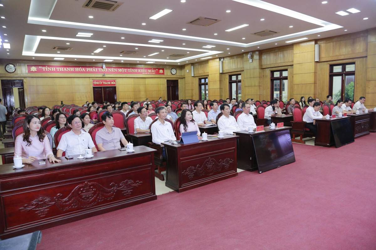 Các đại biểu tham dự buổi lễ