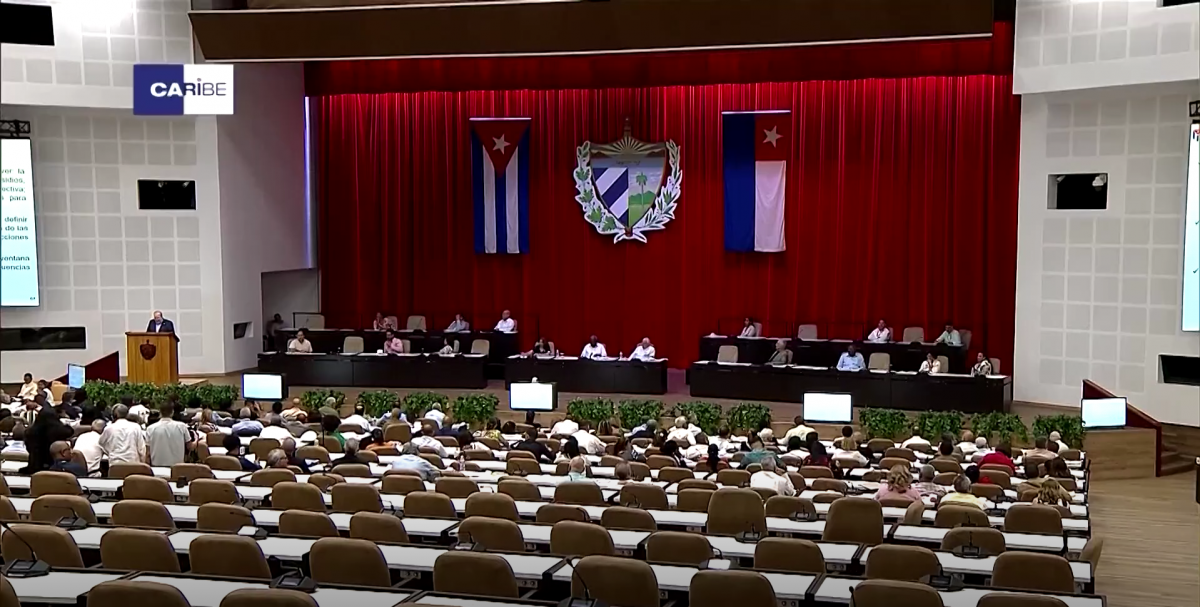 Toàn cảnh phiên họp của Quốc hội Cuba ngày 18/6 (giờ địa phương) về việc thông qua các chính sách đổi mới về kinh tế - xã hội
