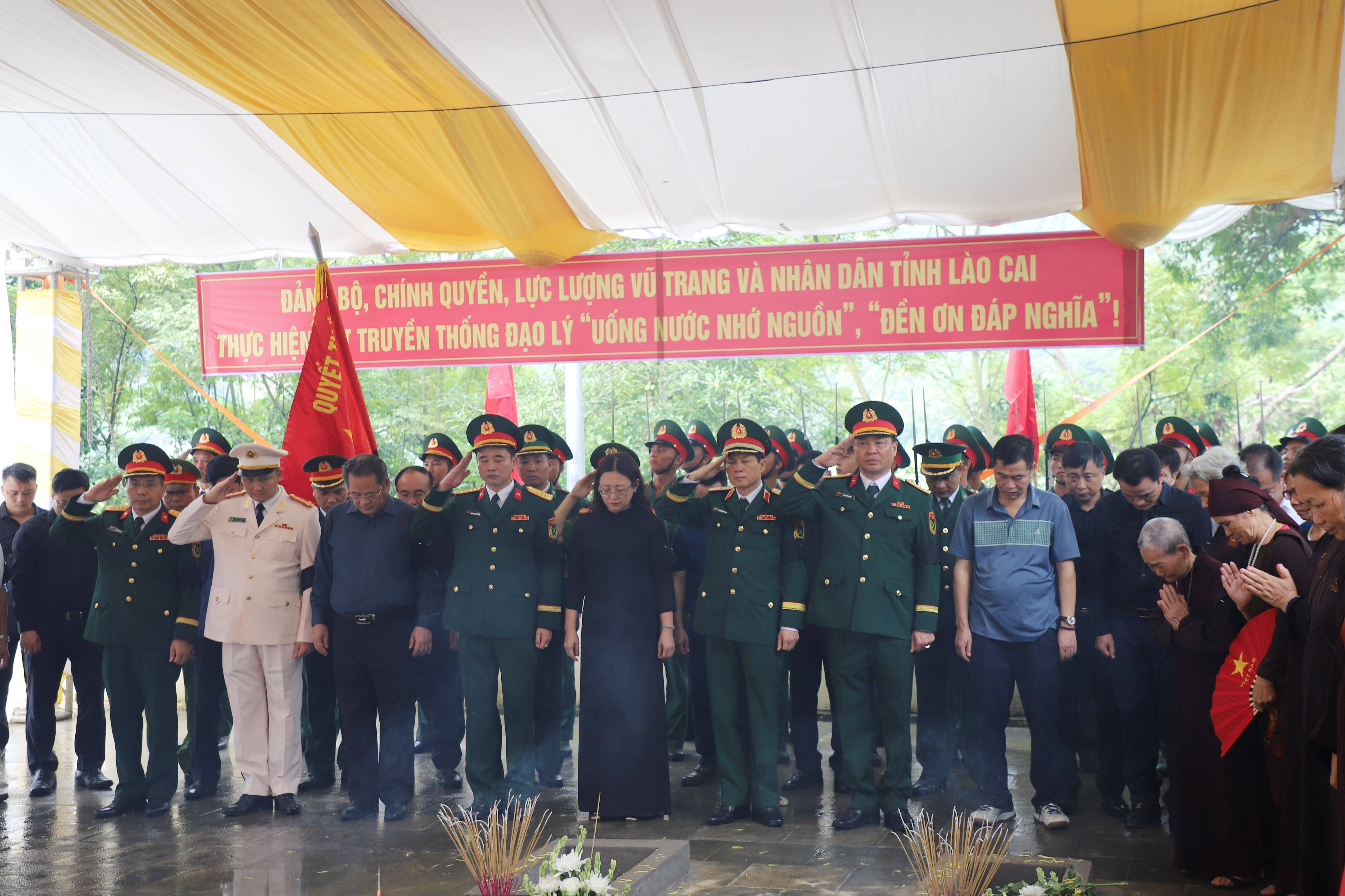 Lào Cai truy điệu, an táng 9 hài cốt liệt sĩ hy sinh bảo vệ biên giới phía Bắc