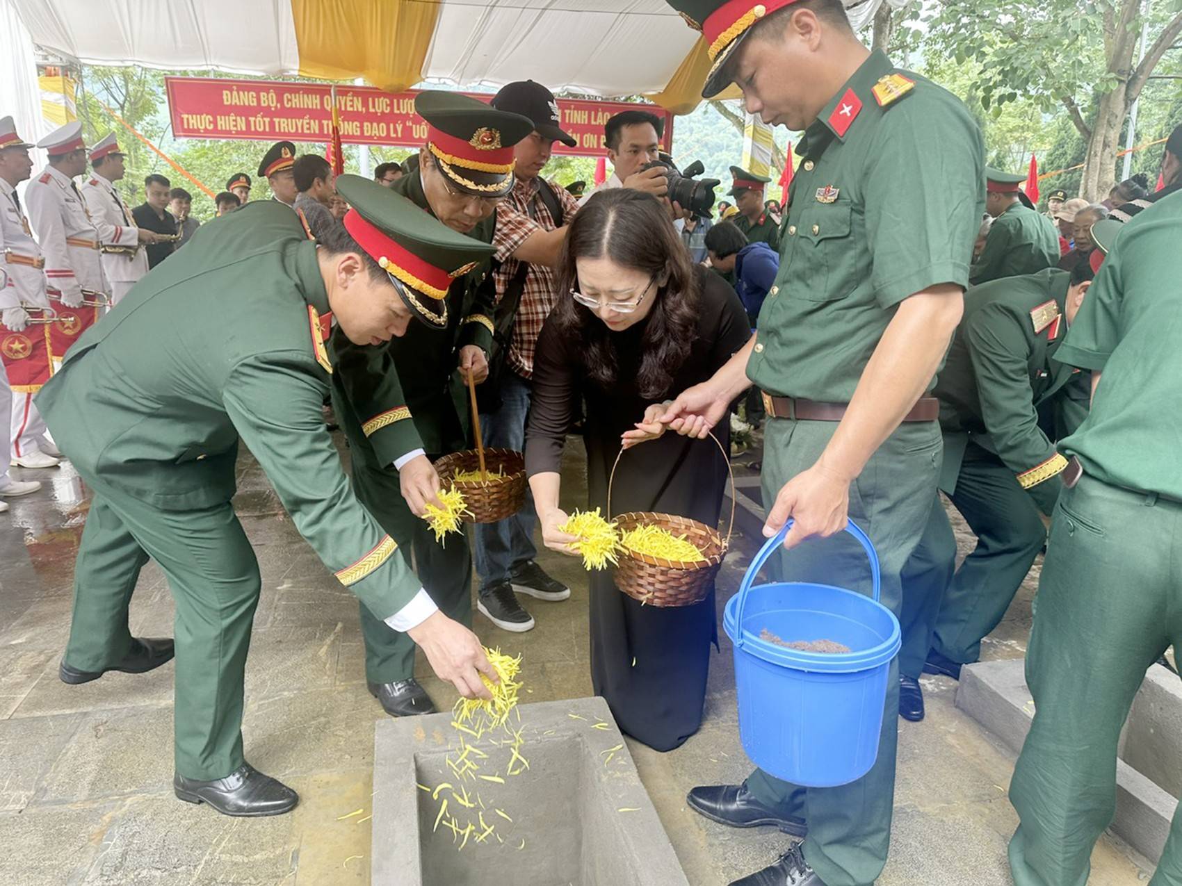 Lào Cai truy điệu, an táng 9 hài cốt liệt sĩ hy sinh bảo vệ biên giới phía Bắc