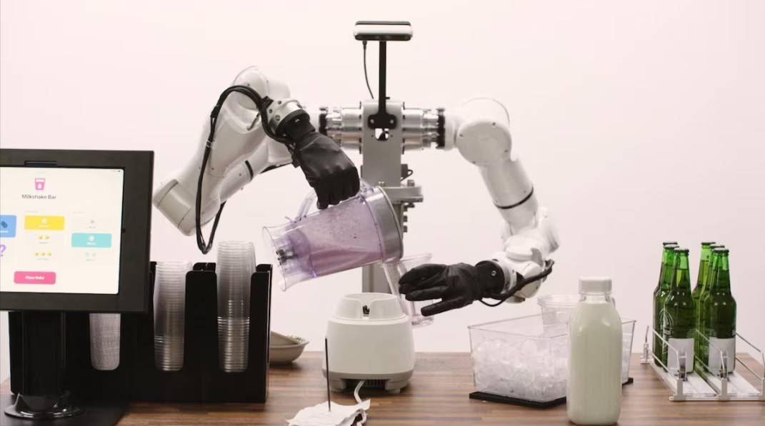 Eno đại diện cho xu hướng robot tập trung vào giá trị kinh tế và hiệu quả vận hành thay vì hình thức giống con người.