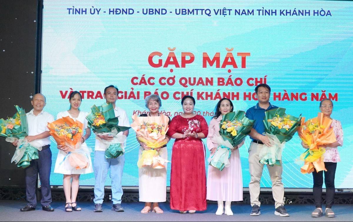 Gặp mặt các cơ quan báo chí và trao Giải Báo chí Khánh Hòa năm 2026