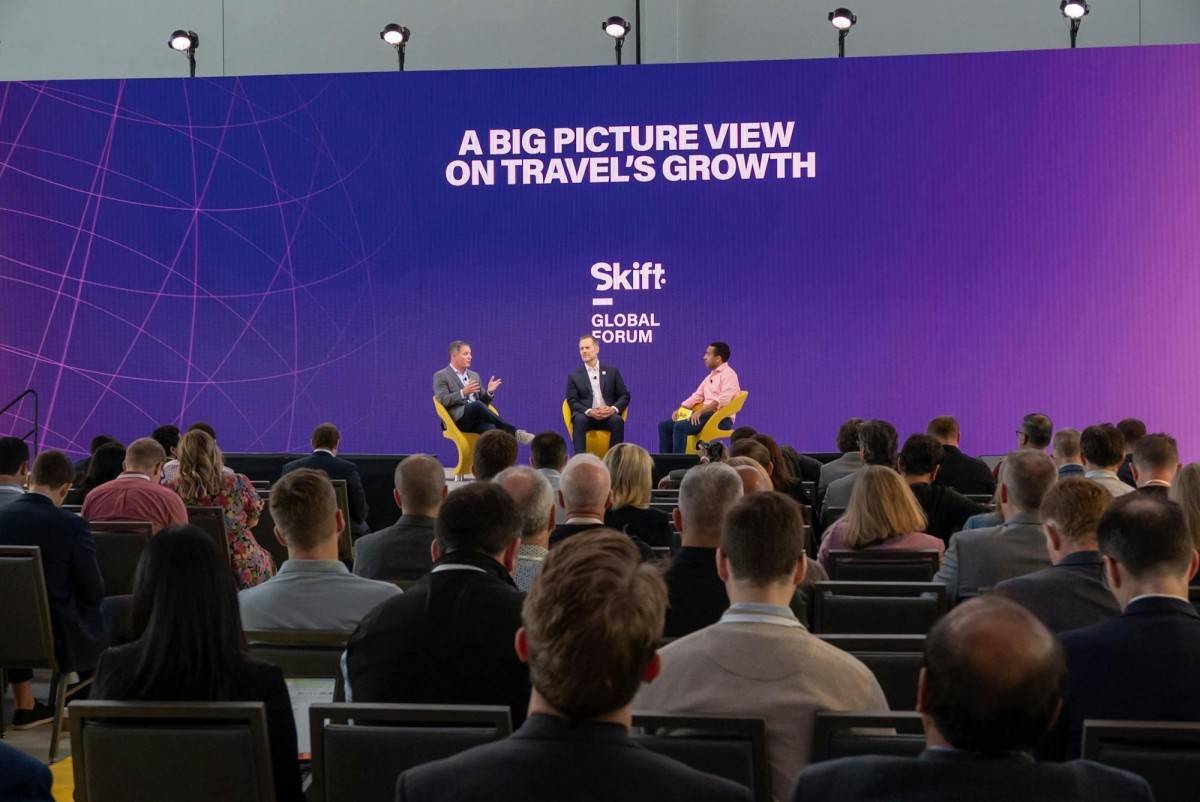 Skift xây dựng mô hình kinh doanh dựa trên dữ liệu, nghiên cứu thị trường và các hội nghị chuyên ngành du lịch quy mô quốc tế.