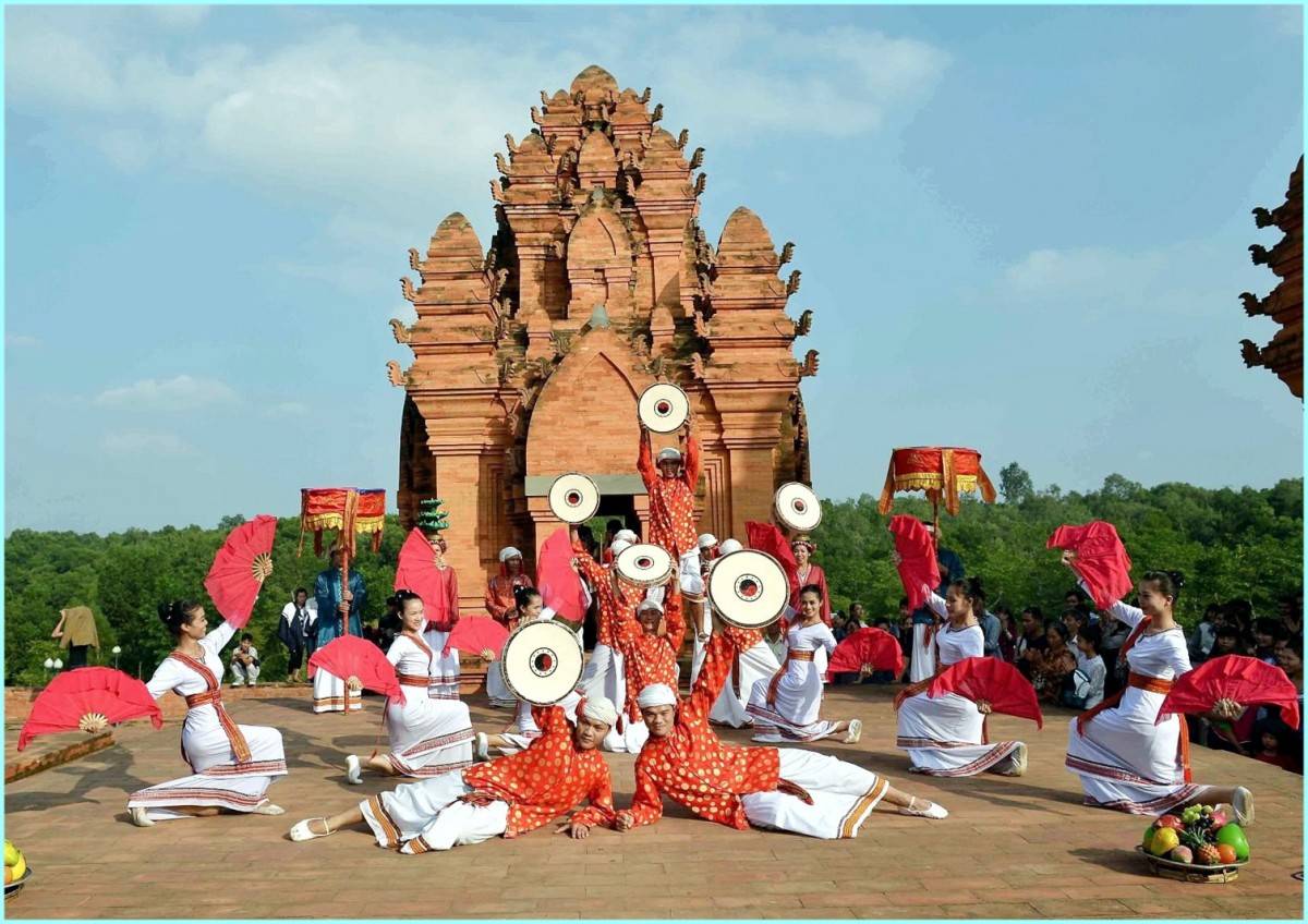 Bảo tồn, phát huy văn hóa dân tộc Chăm làm giàu kho tàng văn hoá bản sắc dân tộc Việt Nam