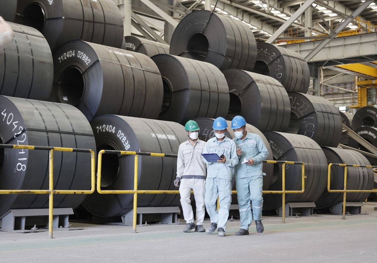 Nhập siêu tiến sát 17 tỷ USD, áp lực cán cân thương mại gia tăng