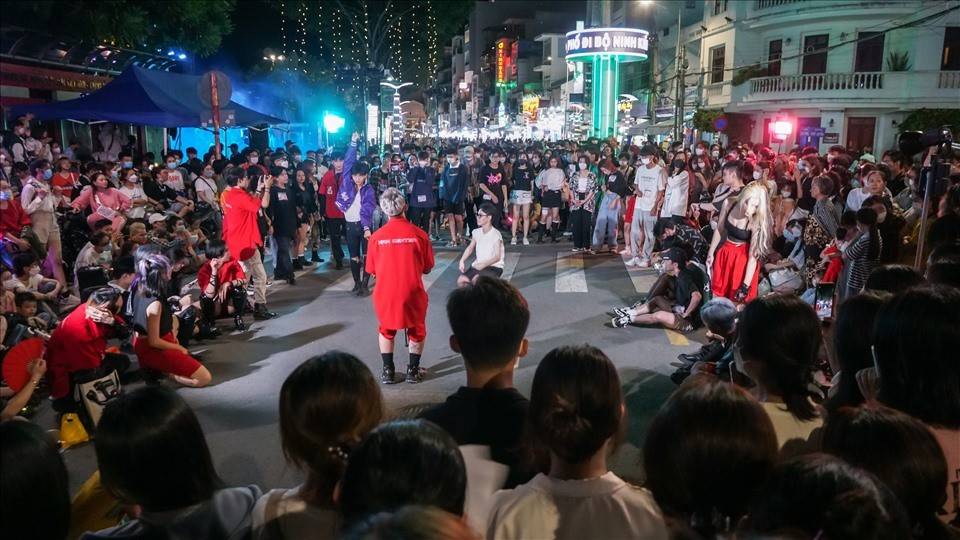 Kinh tế đêm: Động lực mới bên dòng sông Hậu