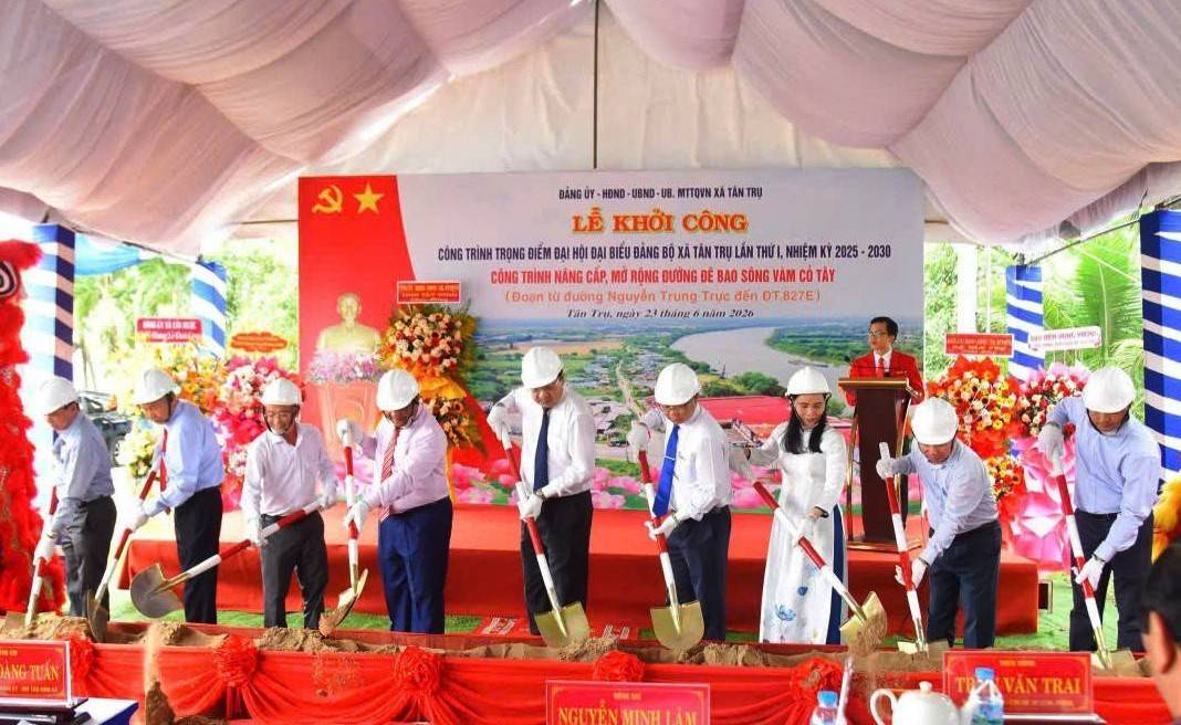 Tây Ninh: Tân Trụ khởi công đường đê bao Vàm Cỏ Tây gần 54 tỷ