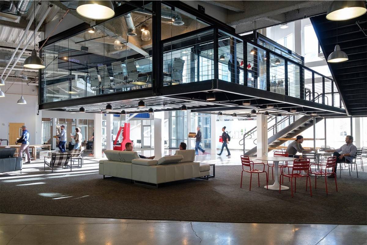 Qualtrics khởi đầu từ tầng hầm gia đình và phát triển thành một trong những công ty phần mềm thành công nhất nước Mỹ trước khi được SAP mua lại với giá 8 tỷ USD.