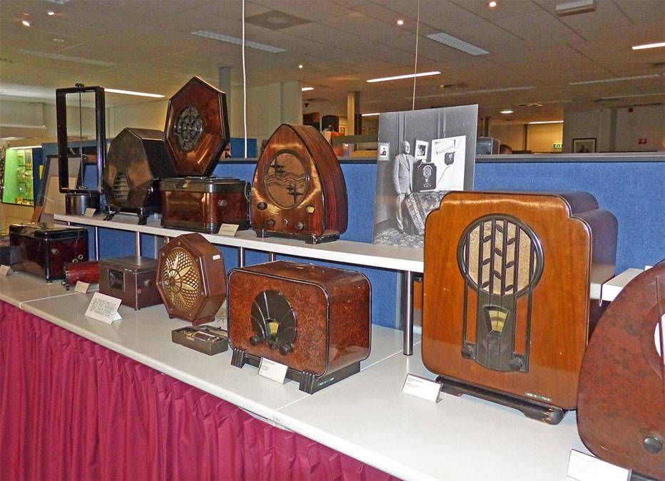 Những năm 1920–1950, radio Philips xuất hiện trong hàng triệu gia đình trên khắp châu Âu, châu Á và Mỹ Latin.  Radio là sản phẩm giúp Philips chuyển mình từ một công ty Hà Lan thành thương hiệu quốc tế.