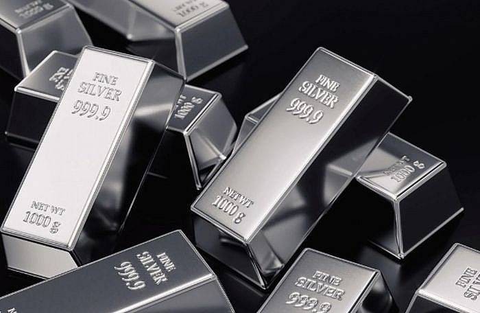 Giá bạc thế giới lao dốc phiên thứ ba liên tiếp trước sức ép từ chính sách tiền tệ của Fed