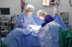 Bị ung thư xâm lấn bàng quang, người đàn ông 61 tuổi thoát cửa tử nhờ chiến lược điều trị khác thường