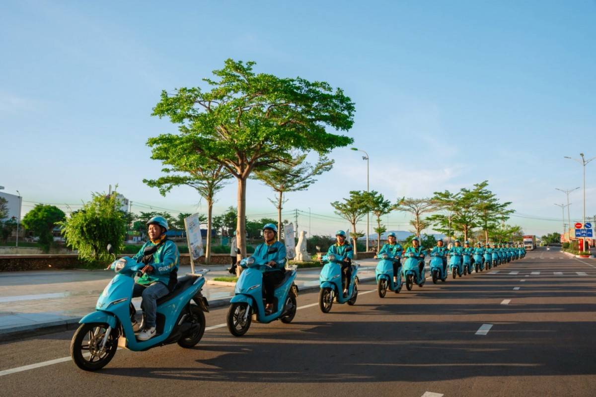 Các chuyến xe Green SM Bike được vận hành bằng xe máy điện VinFast Evo 200 và VinFast Feliz.