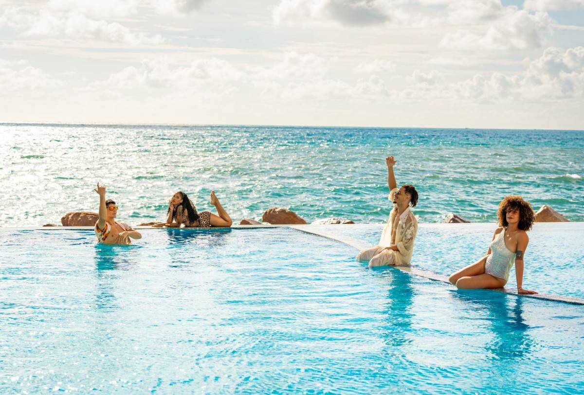 Santo Beach Club mang đến cho du khách những giờ thư giãn, trải nghiệm “đặc sản” hoàng hôn của Phú Quốc theo cách rất riêng