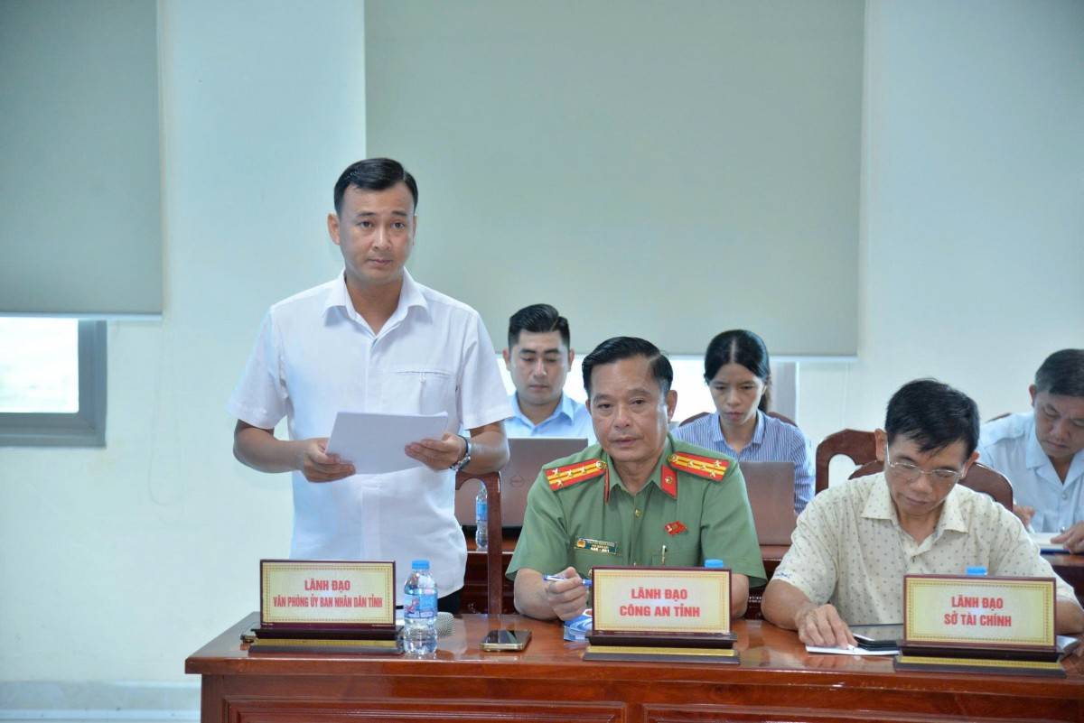 Chánh Văn phòng Ủy ban nhân dân tỉnh Nguyễn Phi Đa thông tin các hoạt động chỉ đạo, điều hành của Ủy ban nhân dân tỉnh và tình hình kinh tế - xã hội tỉnh Đồng Tháp trong tháng 6