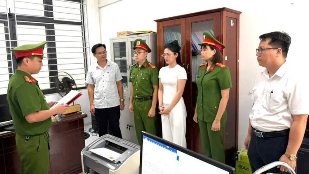 Bắt nữ 9X lừa đảo góp vốn mỹ phẩm, lấy tiền đầu tư tiền ảo