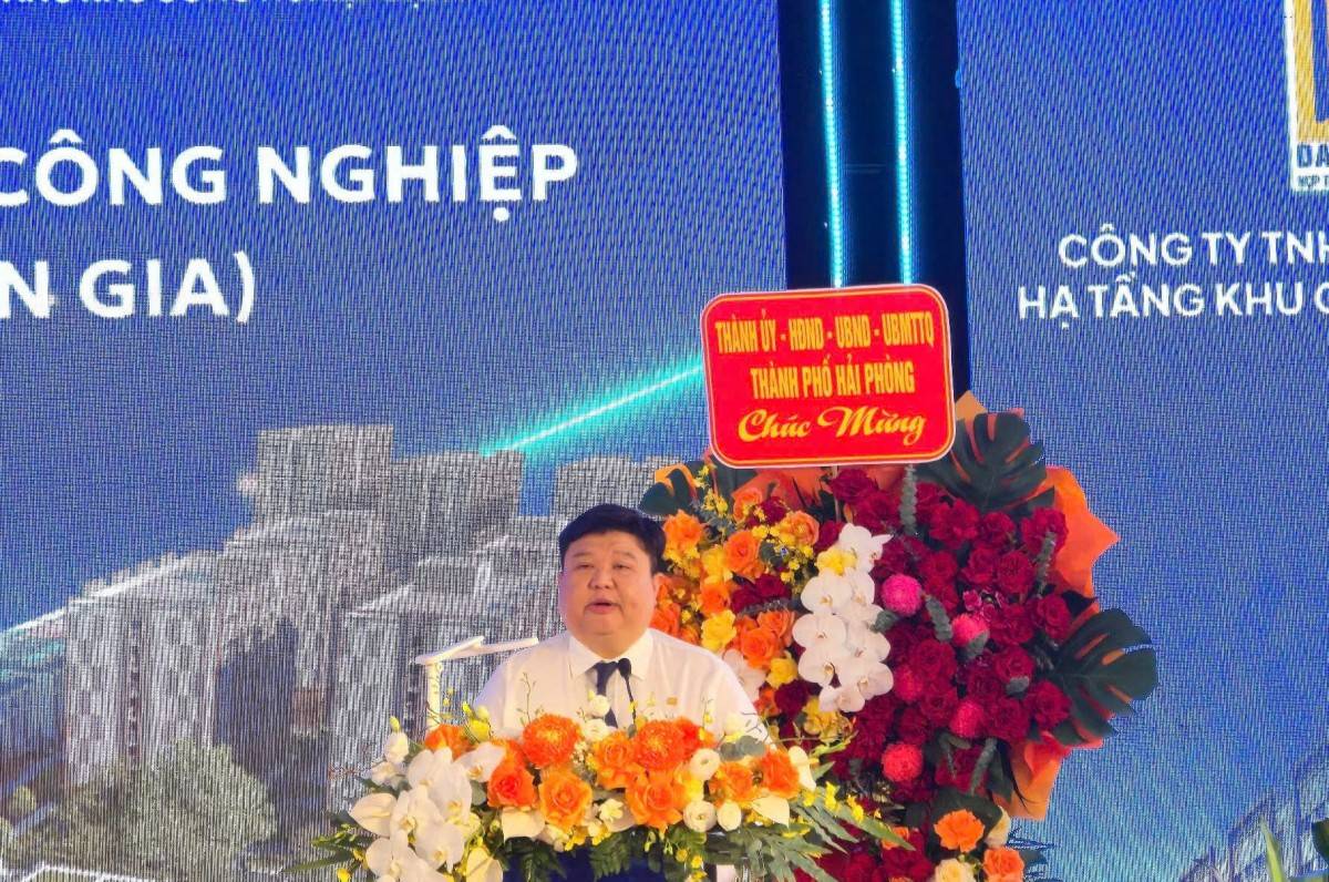 Ông Tường Duy Long, Tổng giám đốc Công ty cổ phần Đại An phát biểu