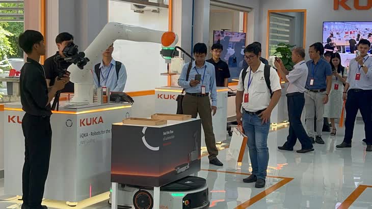 TP. Hồ Chí Minh đưa vào hoạt động Trung tâm Thực hành Công nghệ Tự động hóa 2.0