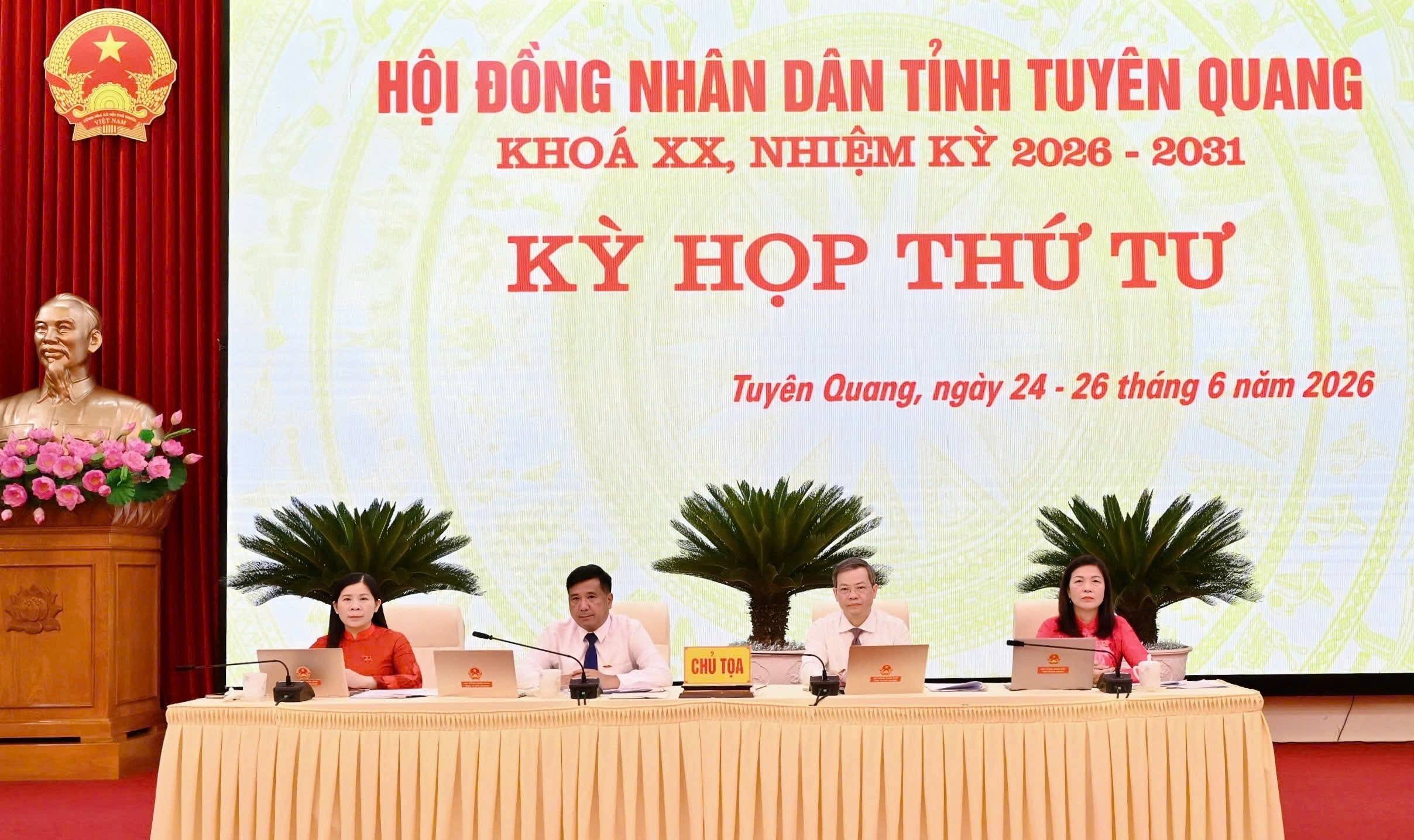 Chủ tọa điều hành kỳ họp