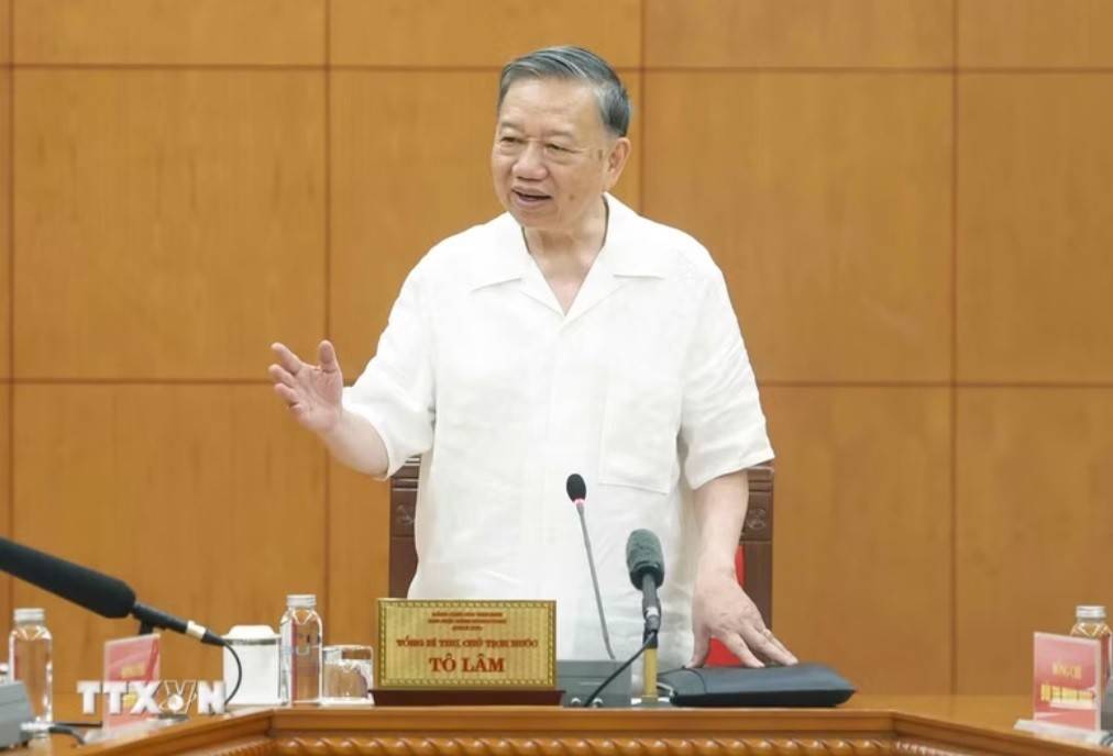 Chủ trì buổi làm việc với Đảng ủy Chính phủ và các Bộ, ngành liên quan về phát triển nhà ở xã hội, Tổng Bí thư, Chủ tịch nước Tô Lâm nêu rõ: Từ nay đến 2030, nhà ở cho thuê phải được xác định là trụ cột chiến lược (Ảnh: https://baochinhphu.vn).