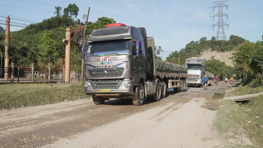 Quốc lộ 14D là tuyến giao thông quan trọng, kết nối với Cửa khẩu quốc tế Nam Giang và nước Cộng hòa Dân chủ Nhân dân Lào.