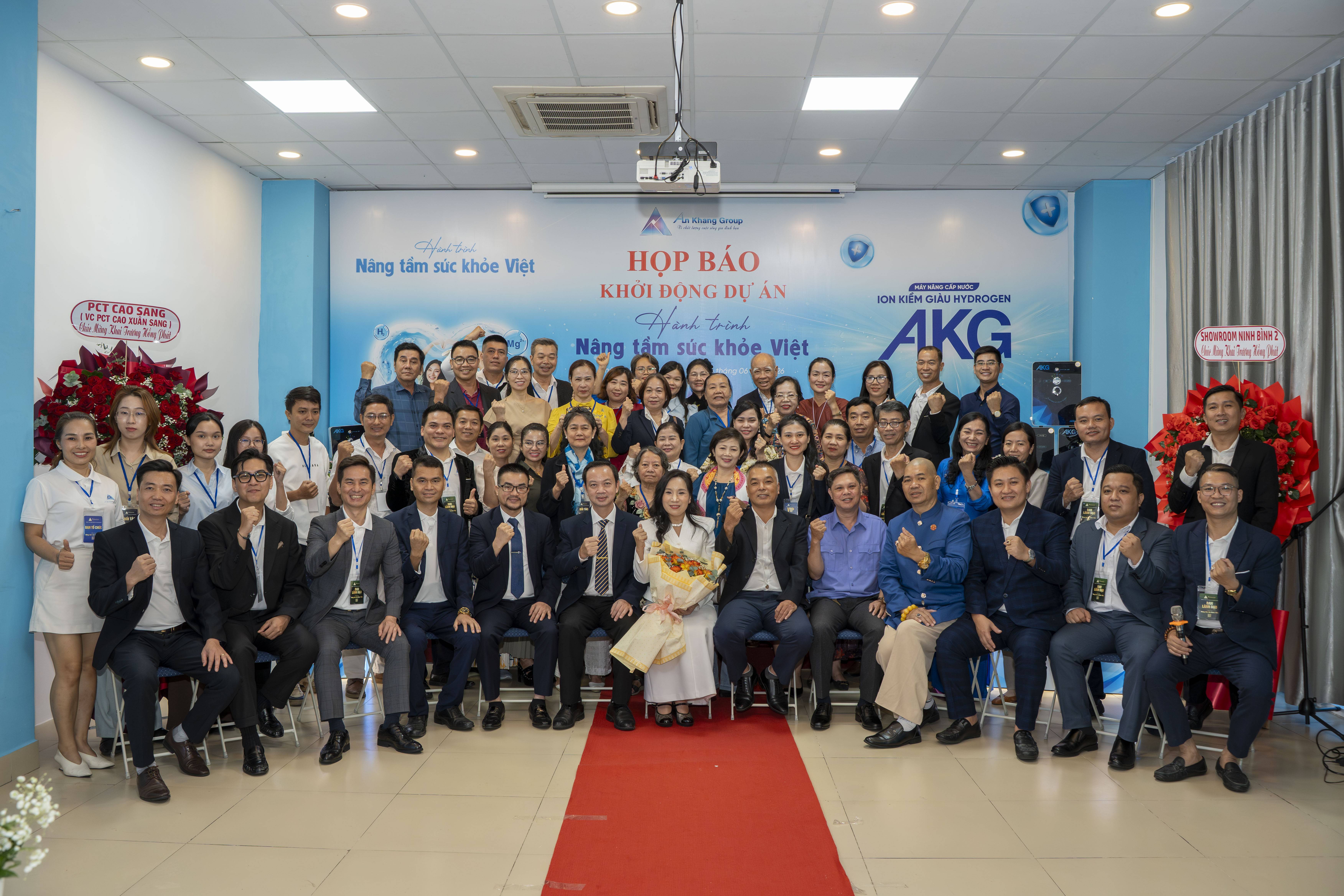 Ban lãnh đạo An Khang Group cùng các đại biểu chụp ảnh lưu niệm sau sự kiện