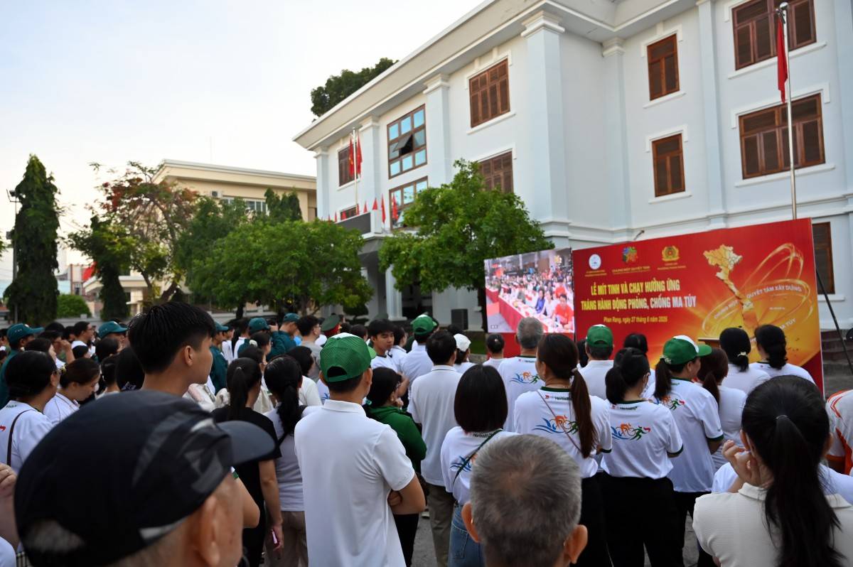 Hơn 300 người tham gia giải chạy hưởng ứng xây dựng xã, phường không ma túy