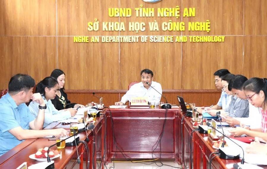 Sở Khoa học và Công nghệ Nghệ An đã tổ chức cuộc họp Hội đồng tuyển chọn đơn vị chủ trì và cá nhân chủ nhiệm cho đề tài khoa học “Nghiên cứu đề xuất giải pháp phát triển kinh tế xanh trên địa bàn tỉnh”. 