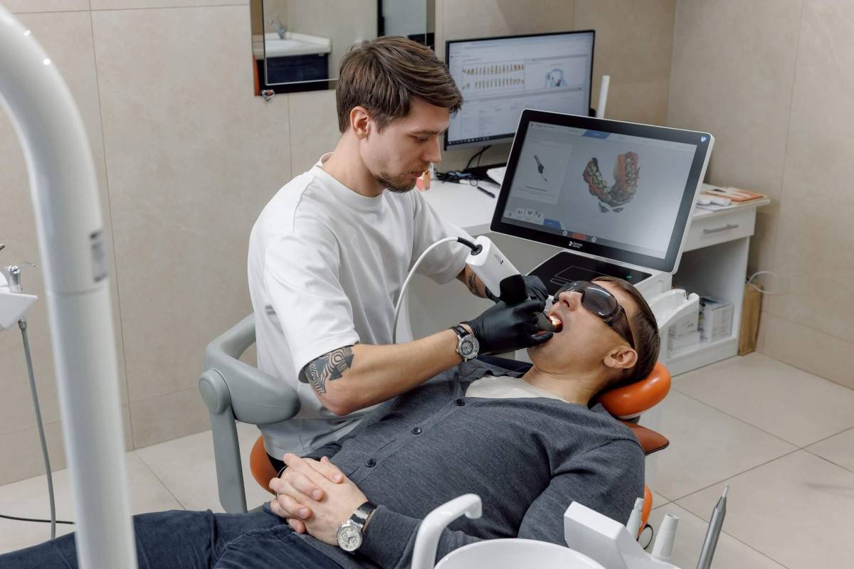 Các phòng khám trong hệ sinh thái Heartland Dental ứng dụng công nghệ số, máy quét nội miệng và AI nhằm nâng cao hiệu quả điều trị