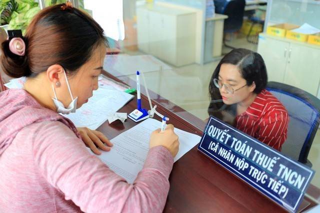 Ai hưởng lợi khi miễn thuế thu nhập cá nhân tiền lương làm đêm và làm thêm giờ