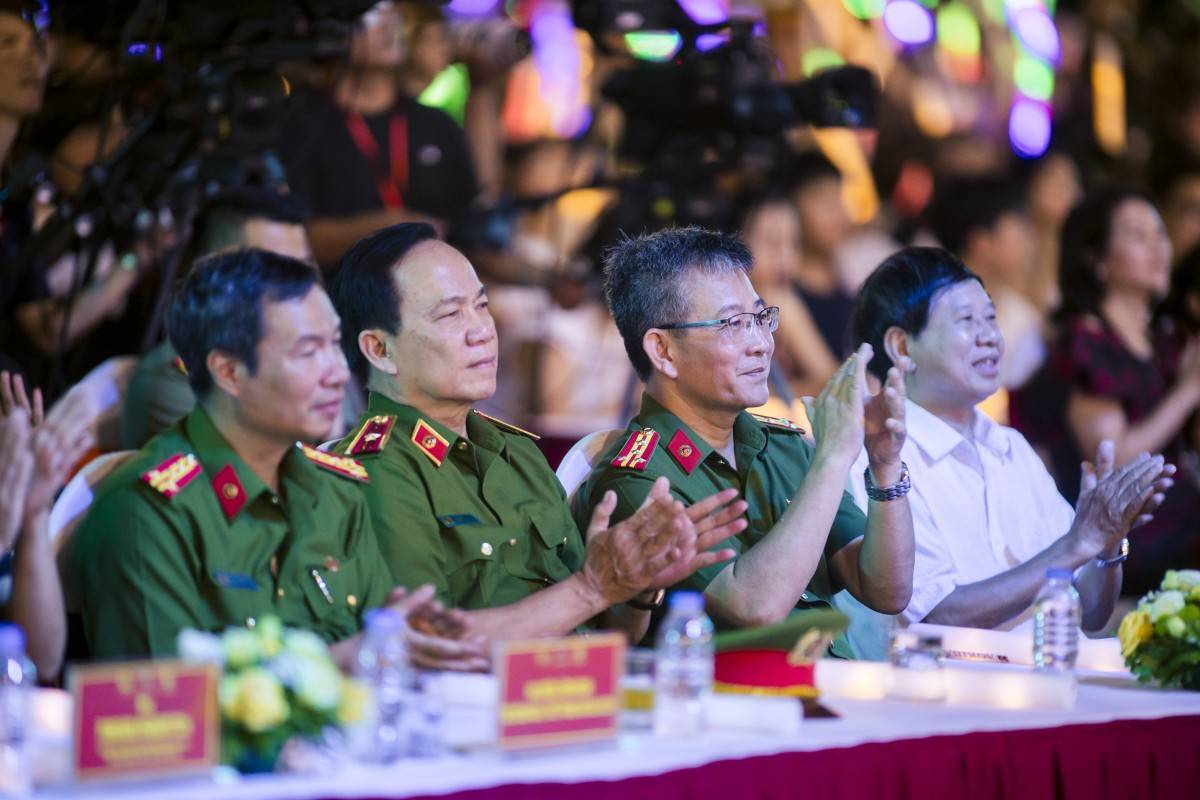 Hàng vạn người dự đêm nghệ thuật 