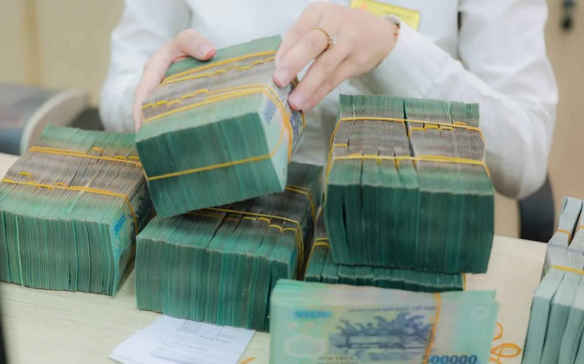 Ngân hàng Nhà nước bơm ròng gần 4.000 tỷ đồng, lãi suất liên ngân hàng biến động mạnh