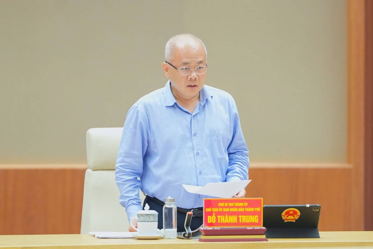 Chủ tịch UBND thành phố Đỗ Thành Trung phát biểu chỉ đạo tại phiên họp