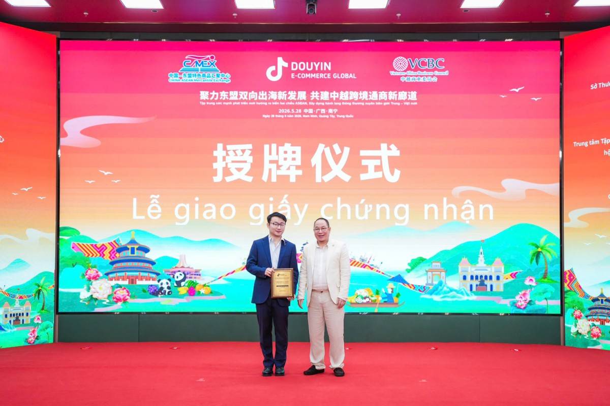Ông Steve Bùi đại diện duy nhất của Việt Nam tại Lễ trao chứng nhận Đối Tác chính thức Đông Nam Á của Douyin đối với VCBC