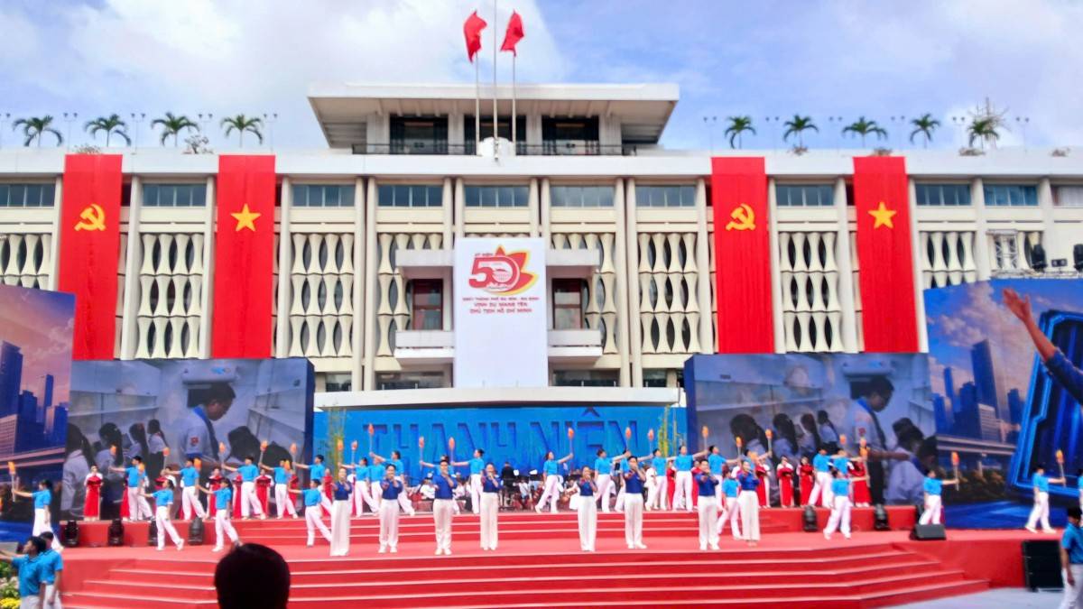 Rực rỡ chương trình nghệ thuật chào mừng 50 năm Thành phố Sài Gòn - Gia Định vinh dự mang tên Chủ tịch Hồ Chí Minh