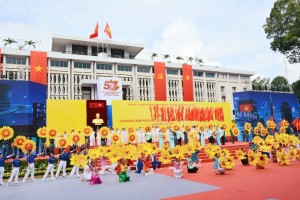 Rực rỡ chương trình nghệ thuật chào mừng 50 năm Thành phố Sài Gòn - Gia Định vinh dự mang tên Chủ tịch Hồ Chí Minh