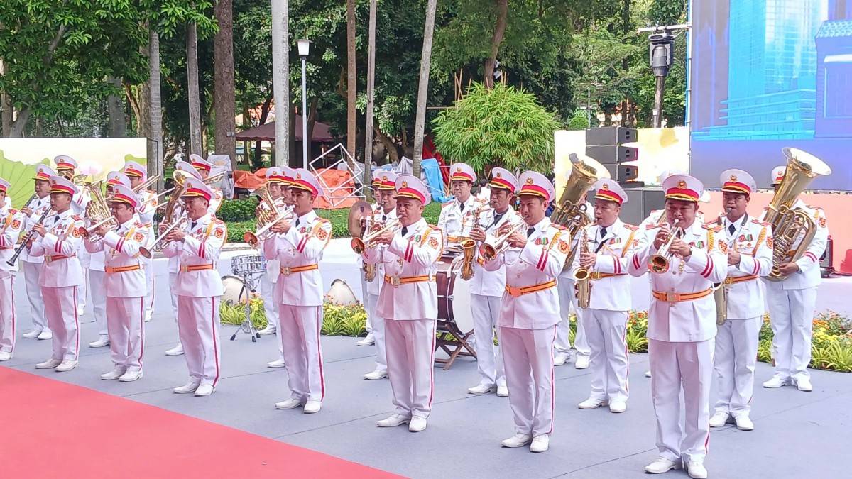 Rực rỡ chương trình nghệ thuật chào mừng 50 năm Thành phố Sài Gòn - Gia Định vinh dự mang tên Chủ tịch Hồ Chí Minh