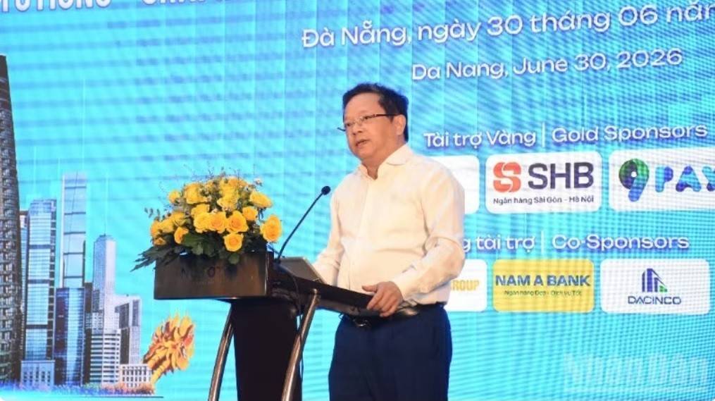 Tiến sĩ Nguyễn Đức Hiển, Phó trưởng Ban Chính sách và Chiến lược Trung ương phát biểu đề dẫn tại hội thảo. (Ảnh: ANH ĐÀO)