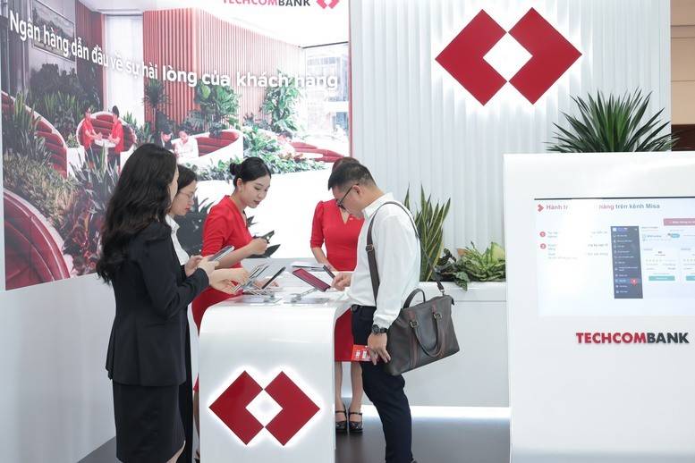Đặc biệt đáng chú ý, Ngân hàng Techcombank lưu ý khách hàng chỉ thực hiện nâng cấp trực tiếp trên thiết bị, tuyệt đối không bấm vào các đường link lạ gửi qua email, tin nhắn hoặc cuộc gọi để phòng ngừa các hình thức giả mạo nhằm lừa đảo, đánh cắp dữ liệu tài khoản.