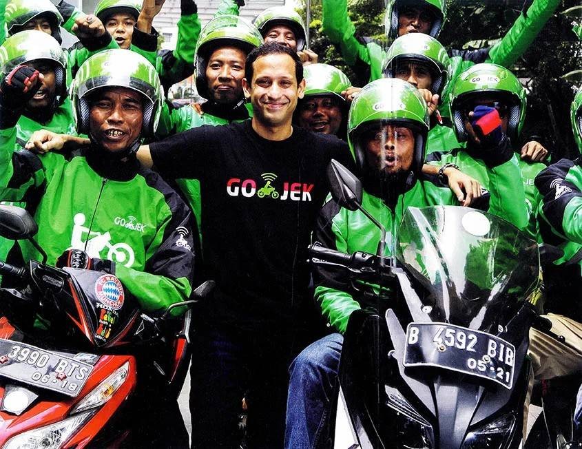 Ông Nadiem Makarim cùng đội ngũ tài xế Gojek những năm đầu hoạt động